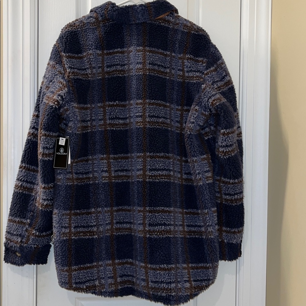 🆕Volcom Women’s Sherpa Jacket Silent Sherpa ll Navy Plaid Pockets Size M Shacket - Picture 2 of 13